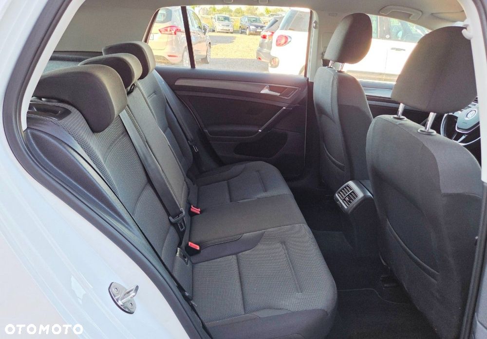 Volkswagen Golf - 24