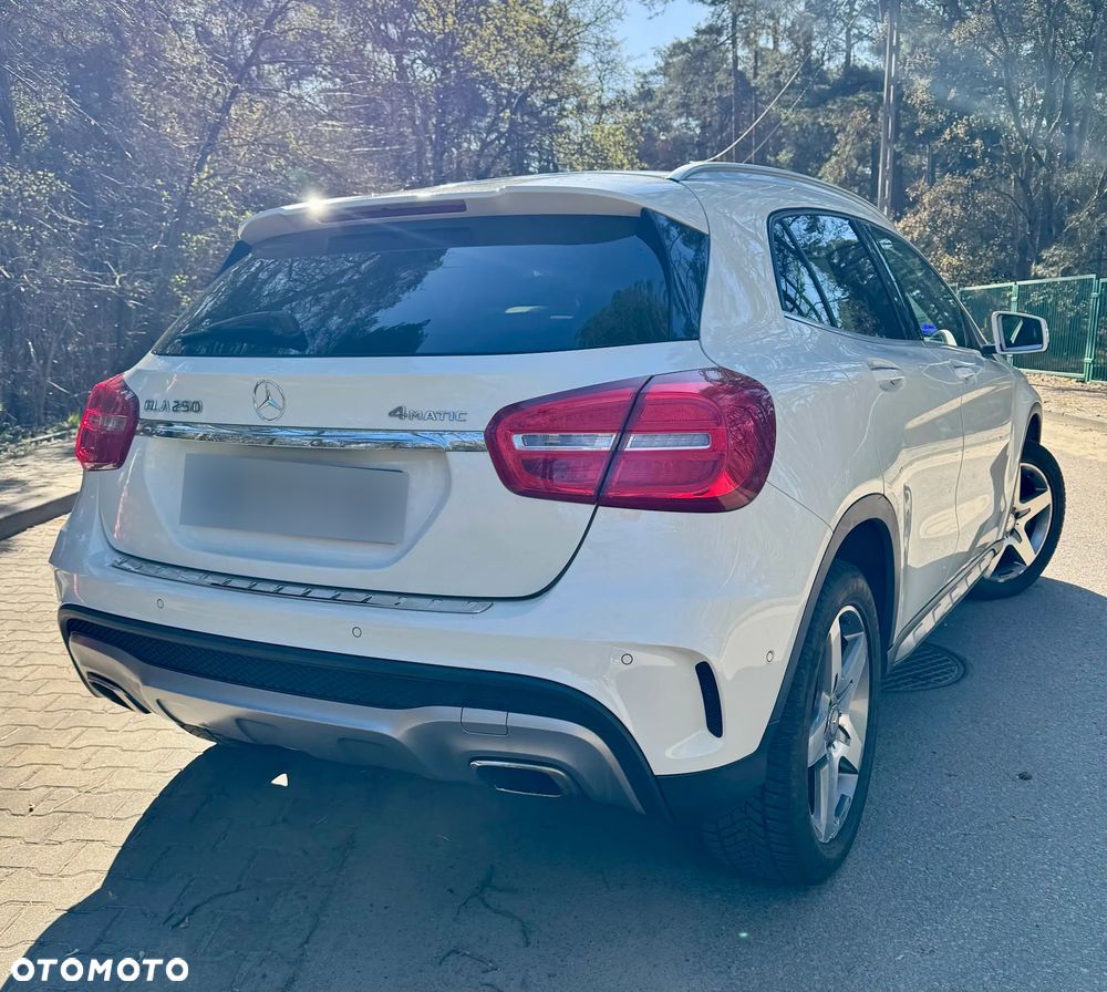 Mercedes-Benz GLA 250 4-Matic AMG Line - 14