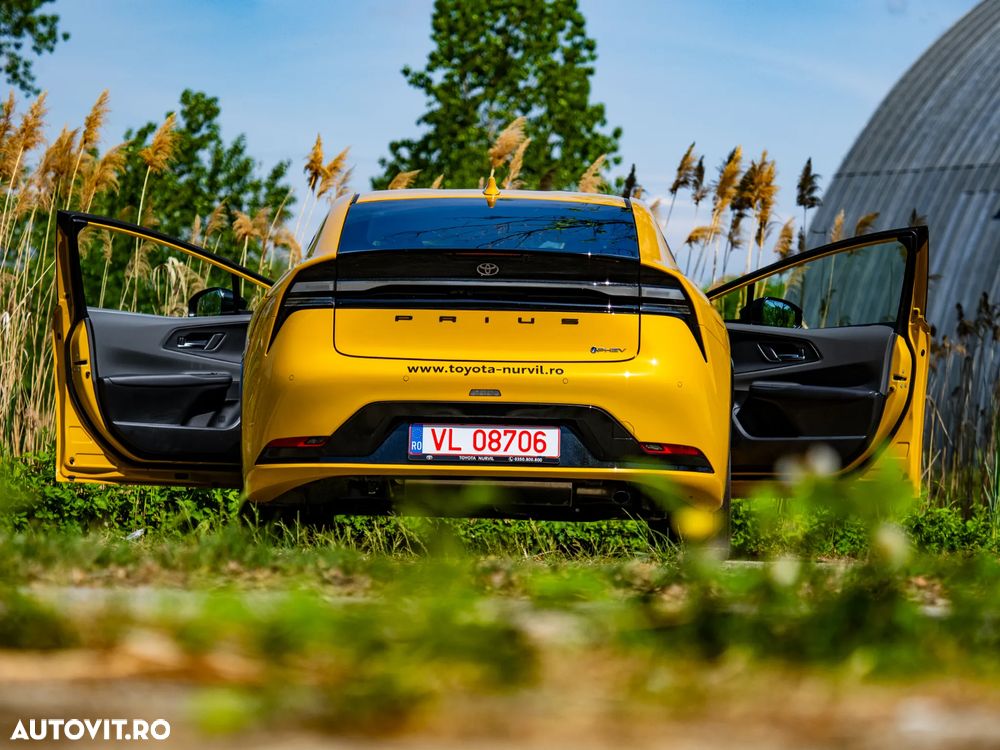 Toyota Prius ver-2-0-fwd-phev-dynamic - 3