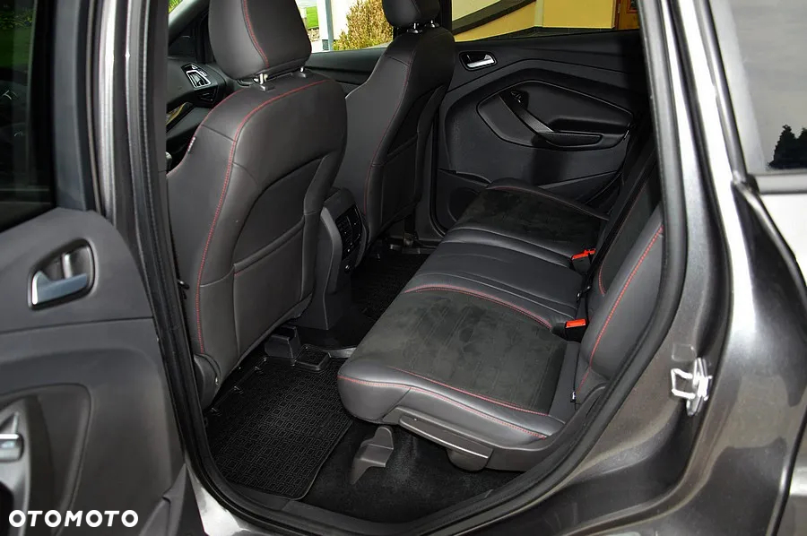 Ford Kuga 1.5 EcoBoost 2x4 ST-Line - 24