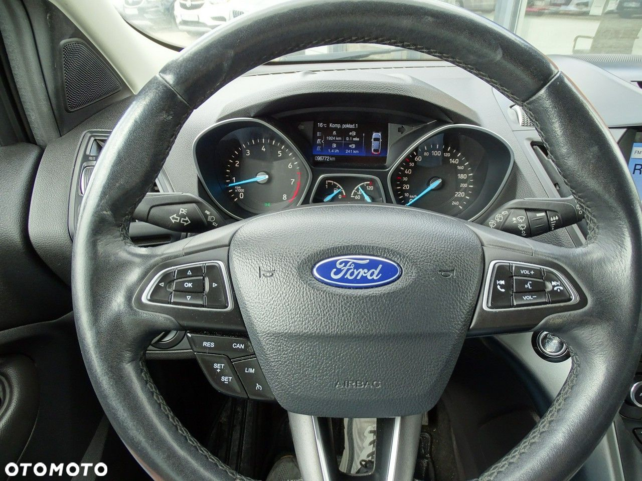Ford Kuga 1.5 EcoBoost 2x4 Black & Silver - 10
