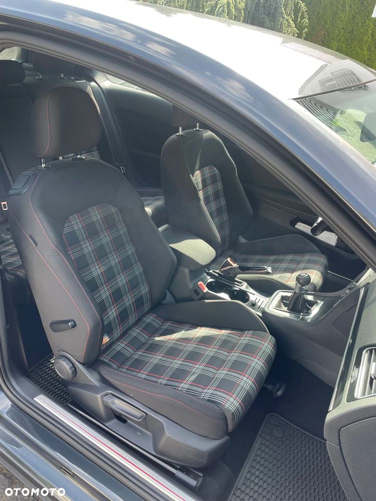 Volkswagen Golf GTI (BlueMotion Technology) - 10