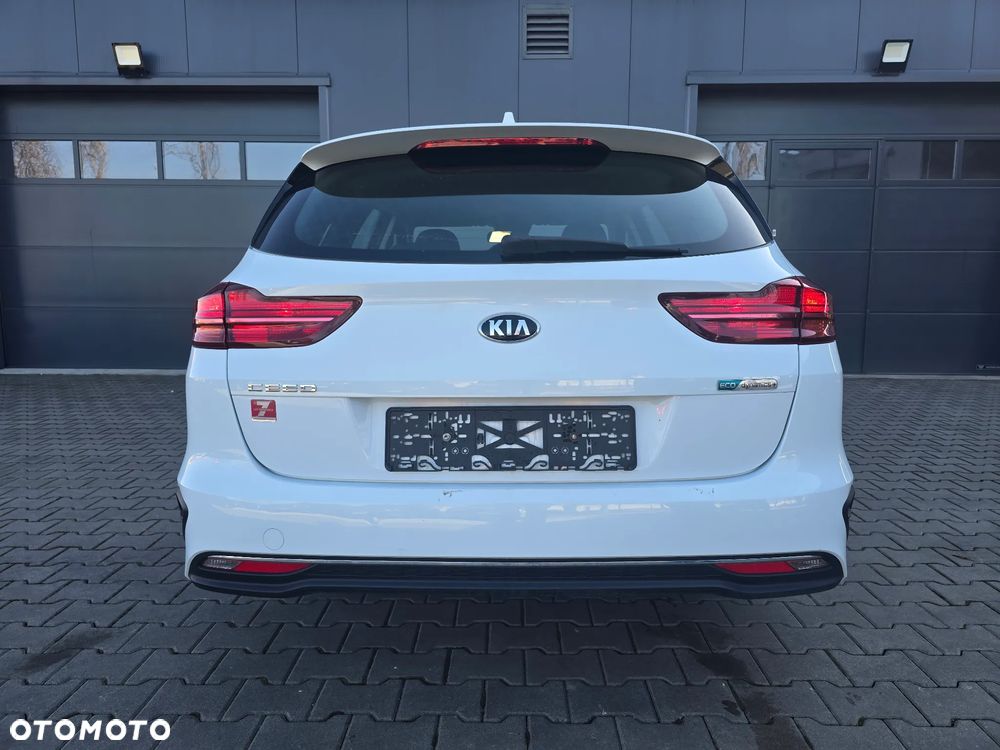 Kia Ceed - 8