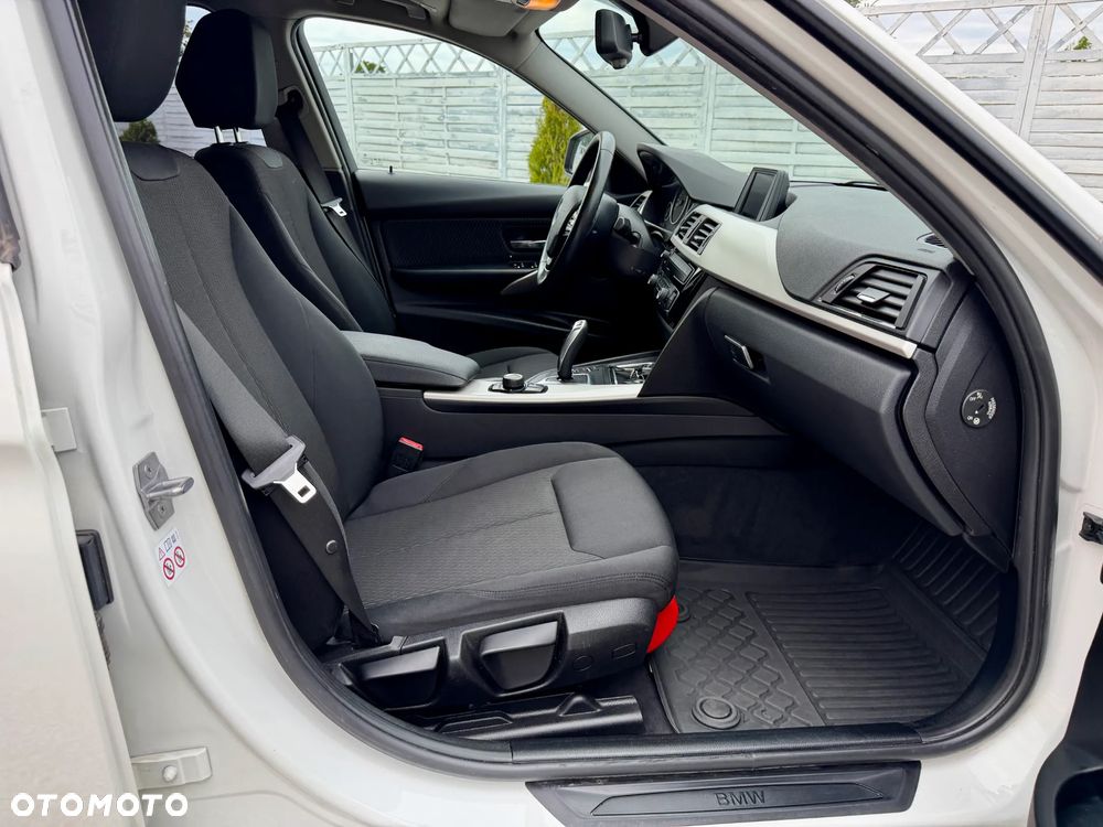 BMW Seria 3 318i - 5