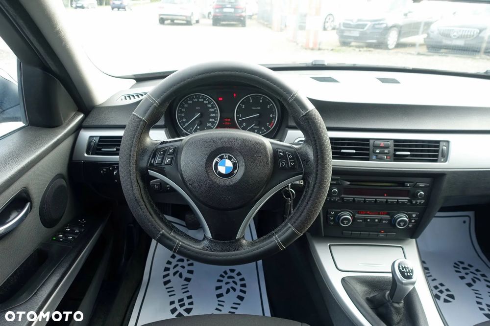 BMW Seria 3 318i Edition Sport - 14