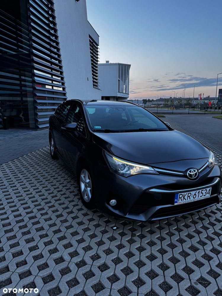 Toyota Avensis 1.6 D-4D Active - 9