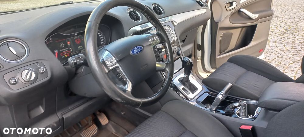 Ford S-Max - 12