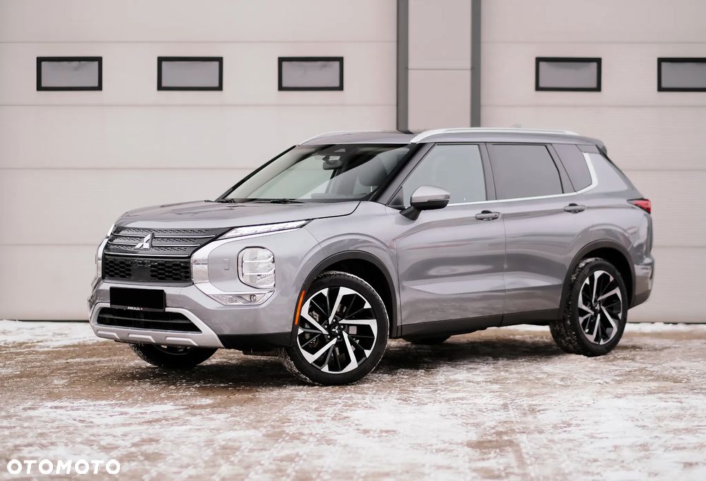 Mitsubishi Outlander - 2