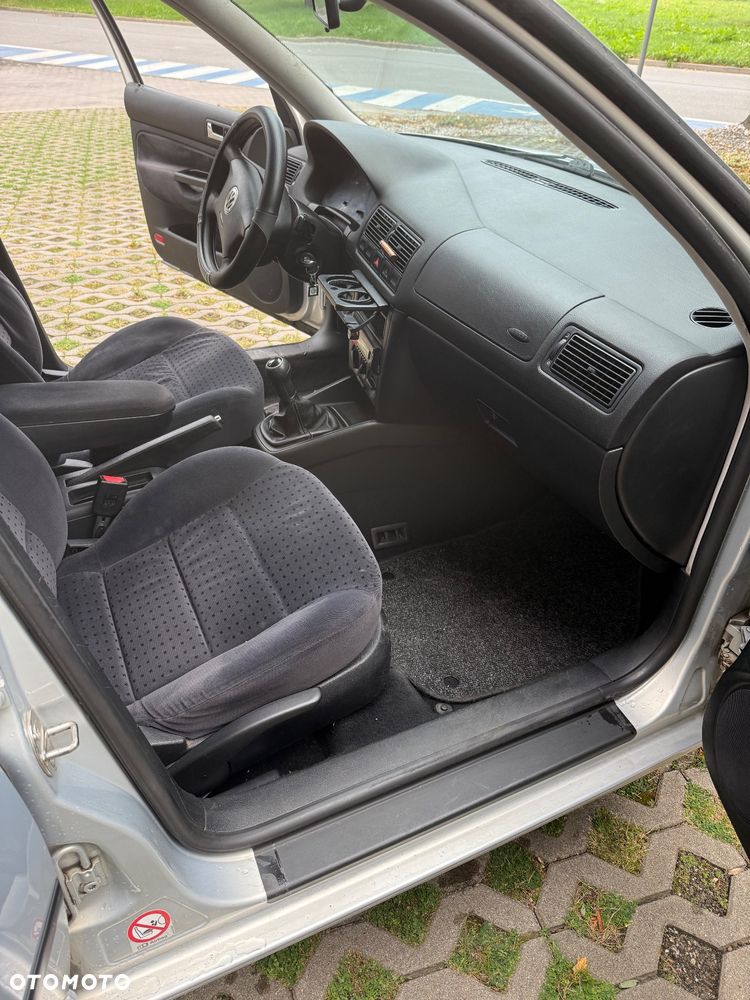 Volkswagen Golf IV 1.6 Highline - 28