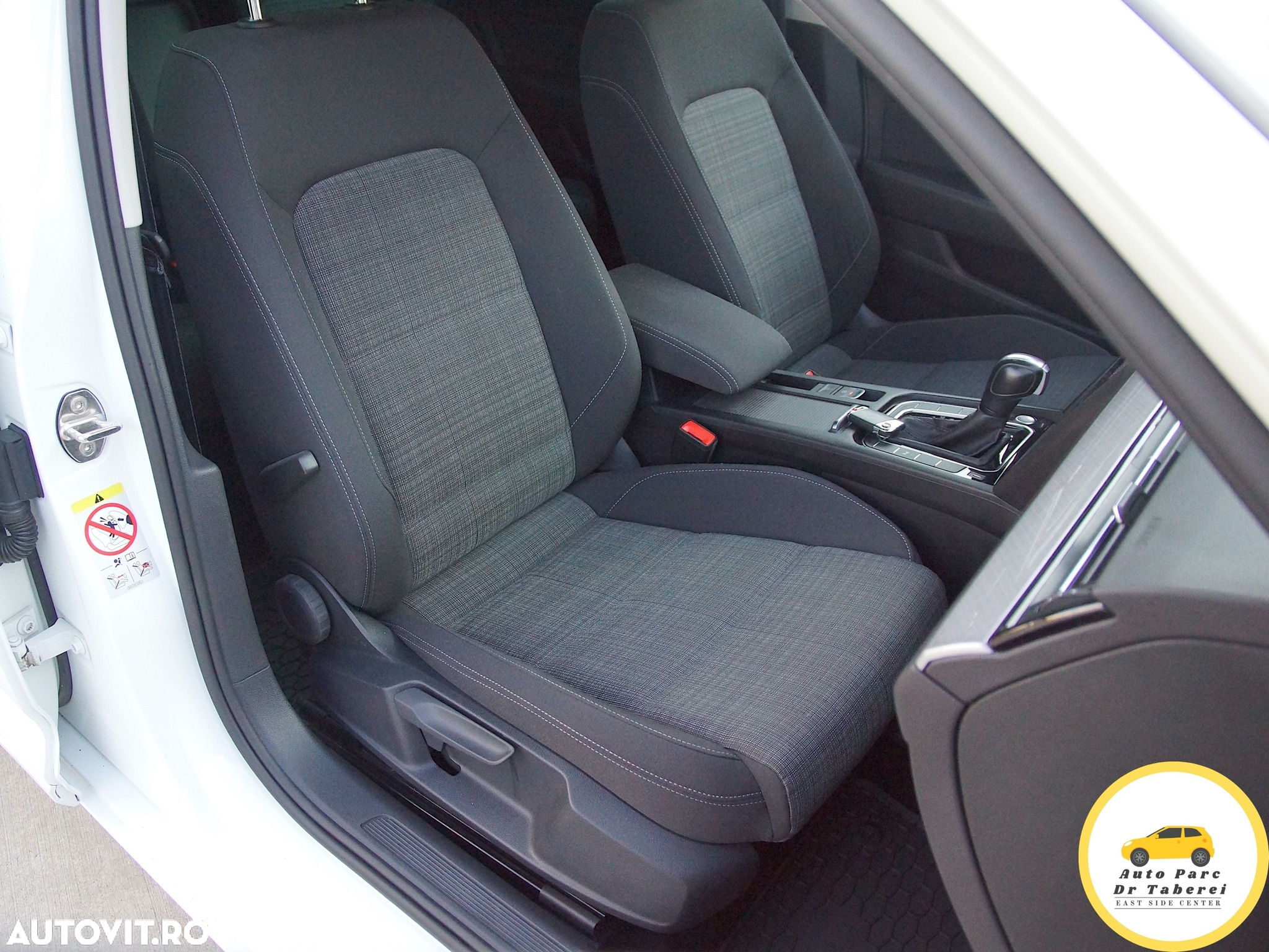 Volkswagen Passat Variant 2.0 TDI SCR DSG BlueMotion Comfortline - 24