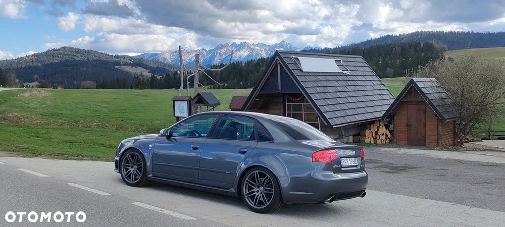 Audi RS4 Limousine - 16