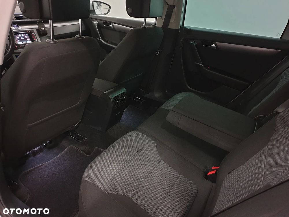 Volkswagen Passat 2.0 TDI Highline - 19