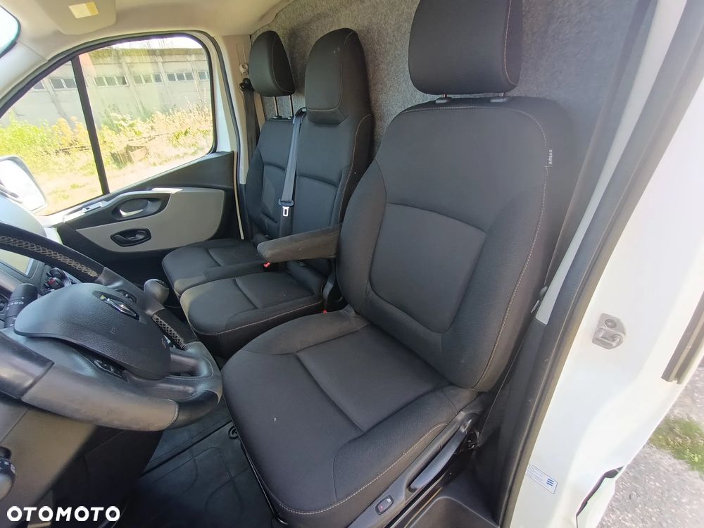 Renault Trafic L2H1 1.6 diesel 145kM 2018rok WEBASTO, CZUJNIKI PARKOWANIA, HAK, NIEWIELKI PRZEBIEG stan BDB, BEZWPADKOWY! - 34