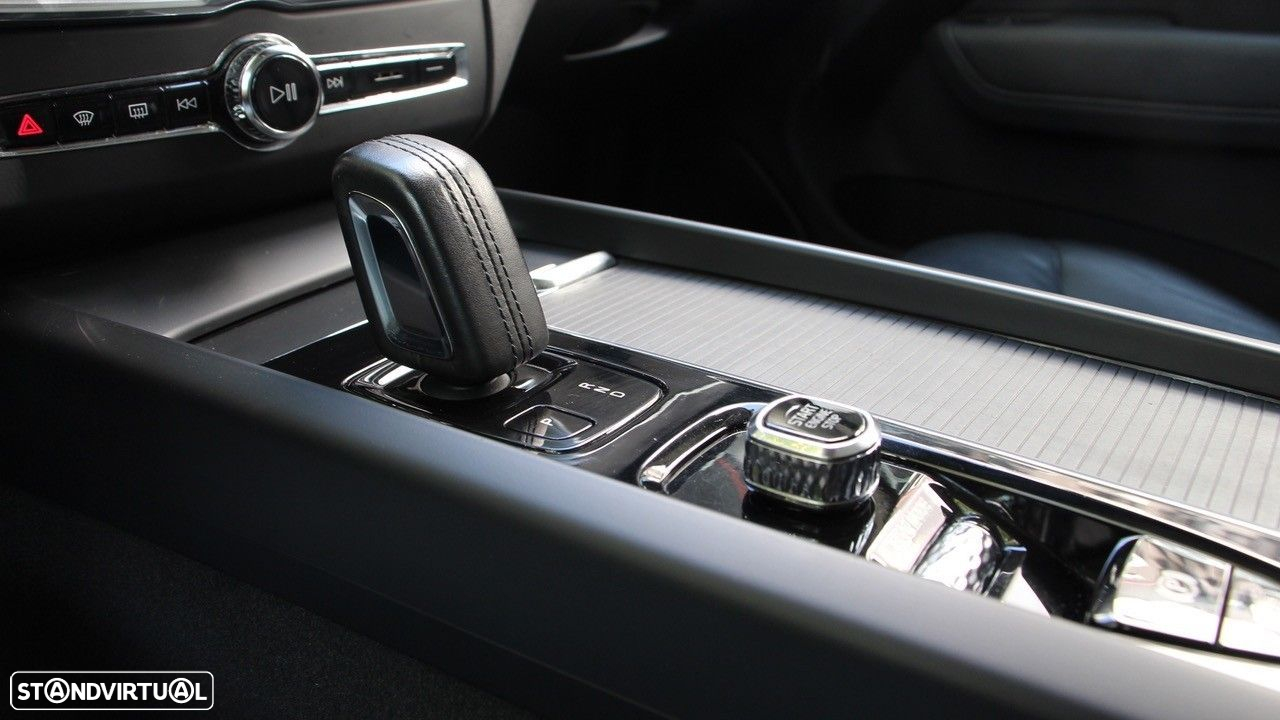 Volvo XC 60 2.0 T6 PHEV Inscription AWD - 26