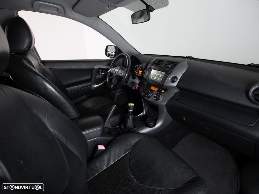 Toyota RAV4 - 8