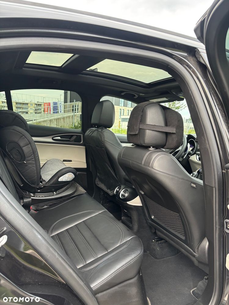 Alfa Romeo Stelvio 2.0 Turbo 16V AT8-Q4 Ti - 3