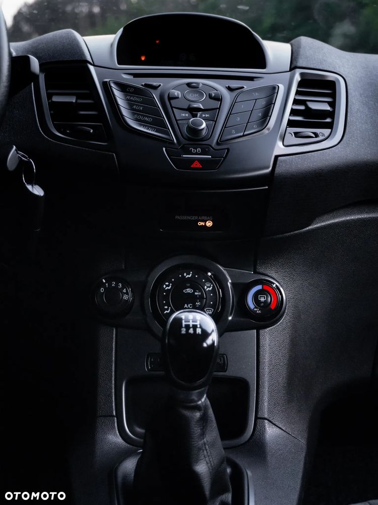 Ford Fiesta 1.25 Celebration - 28