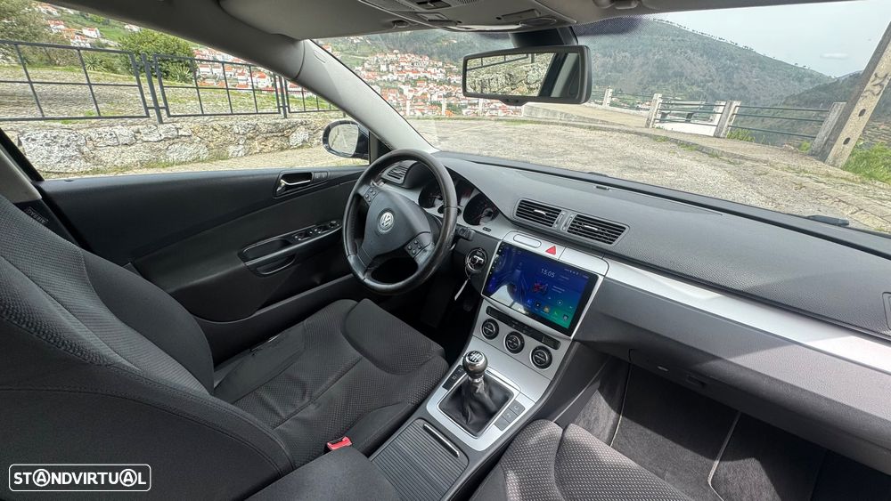 VW Passat Variant 2.0 TDI Confortline - 11