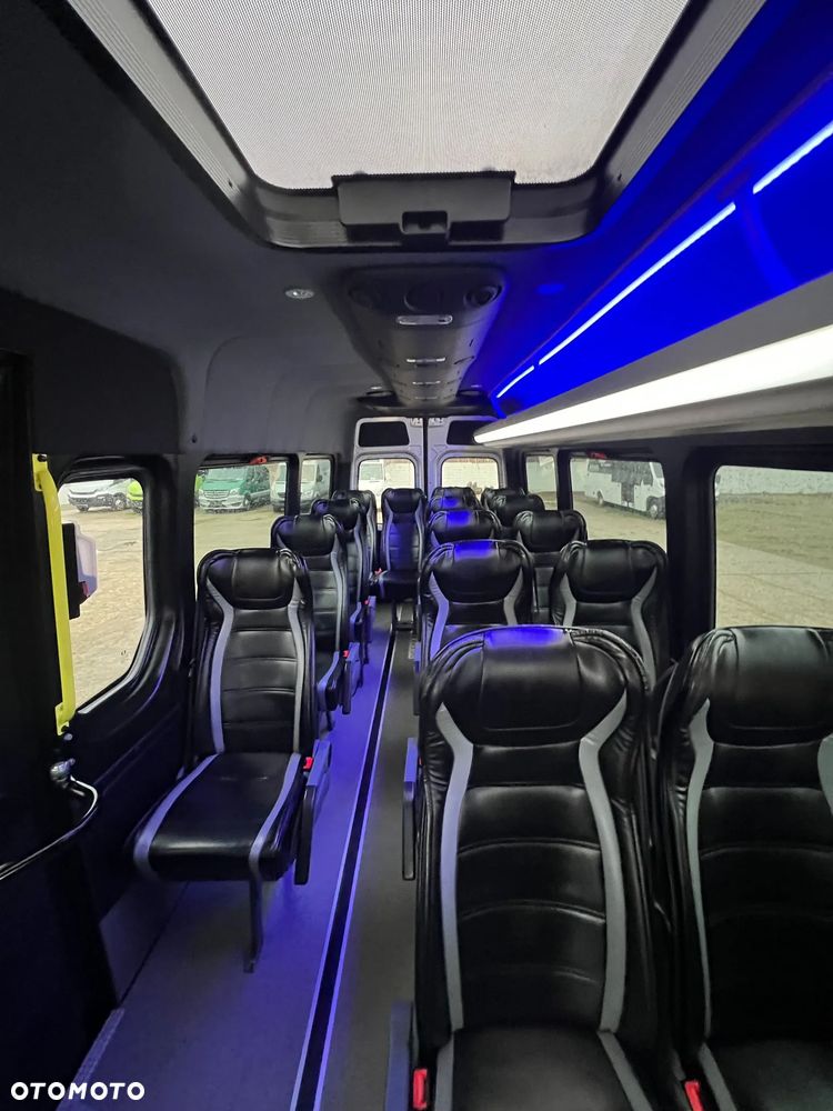 Mercedes-Benz Sprinter - 10