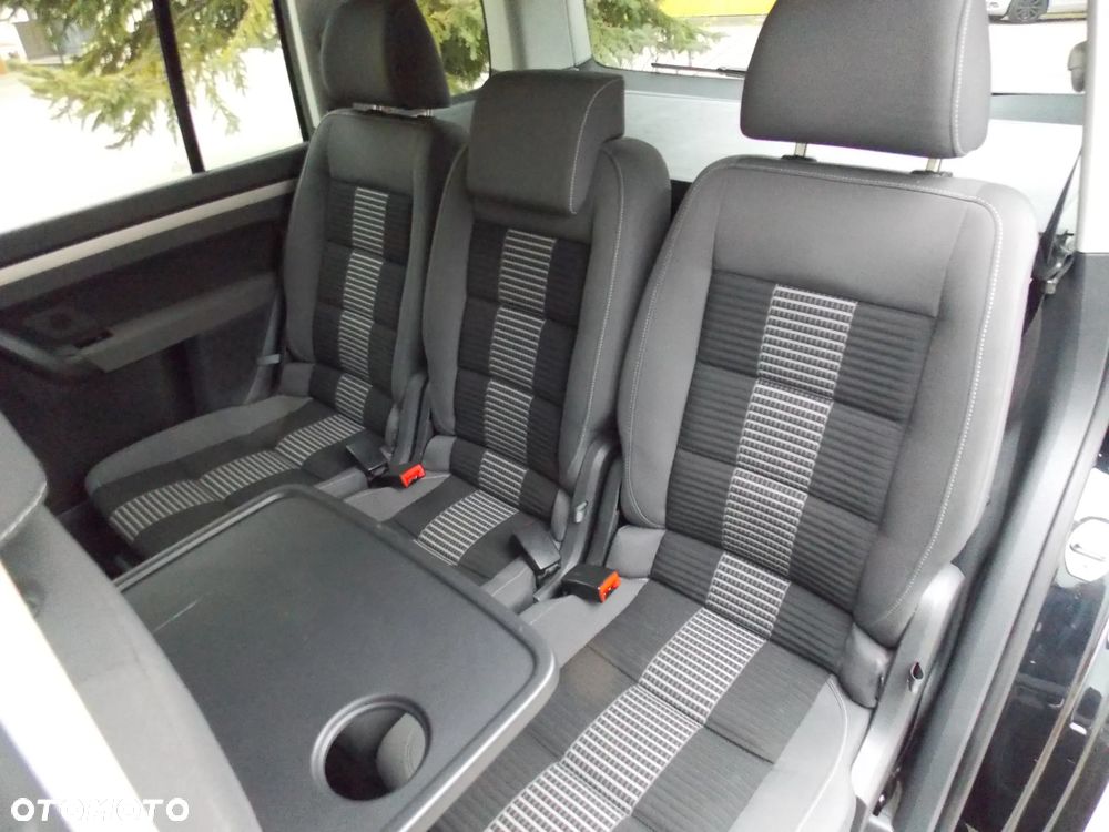 Volkswagen Touran 1.9 TDI DSG United - 25
