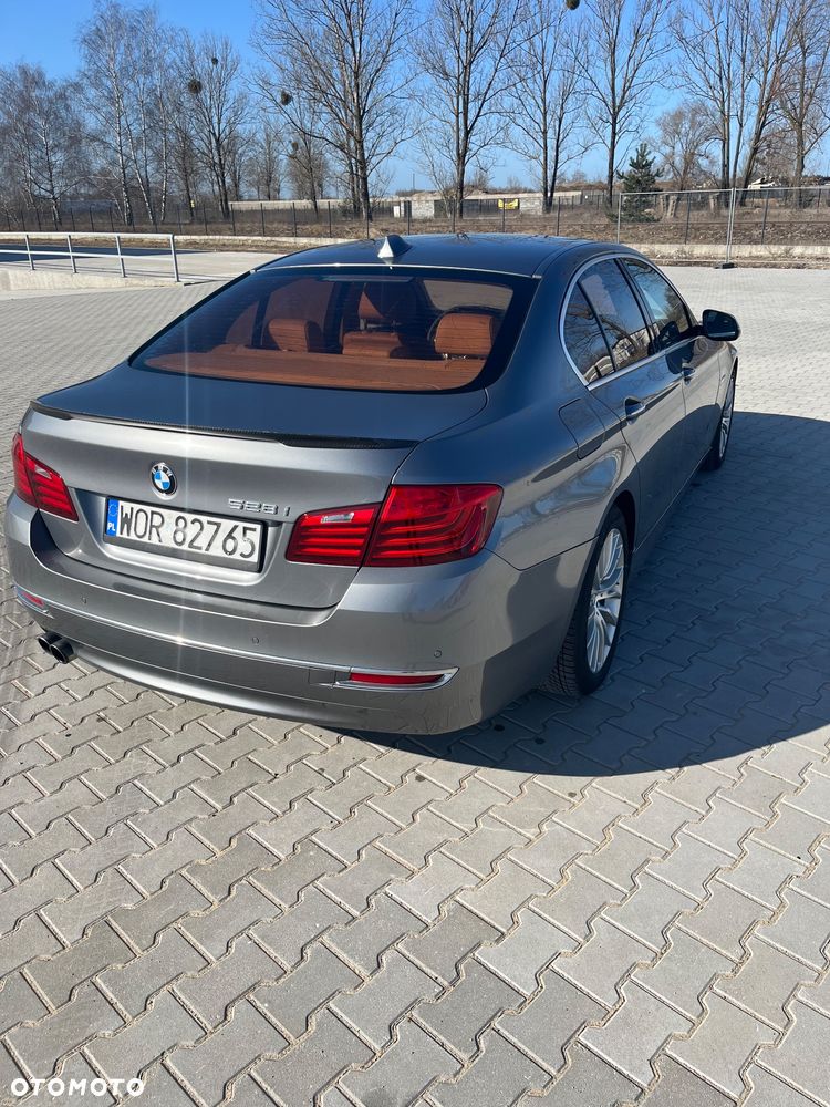 BMW Seria 5 528i xDrive - 16