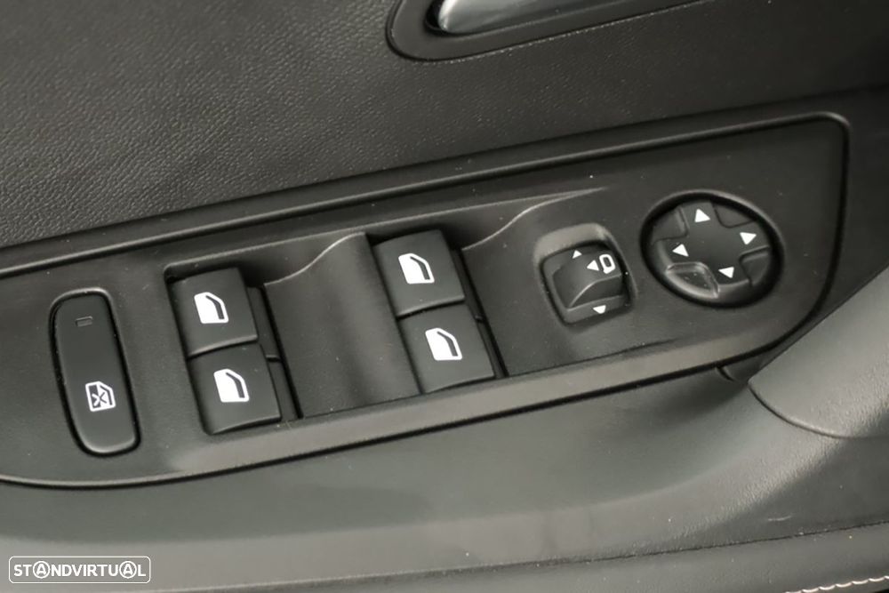 Peugeot e-2008 54 kWh Allure - 22