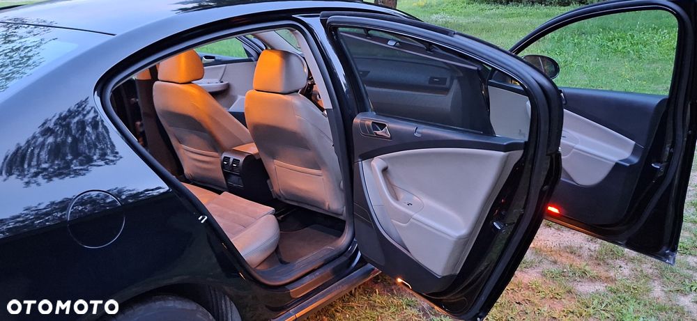 Volkswagen Passat 2.0 FSI Highline - 15