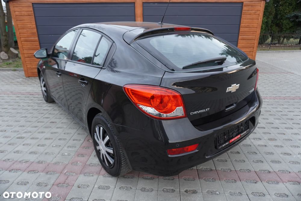 Chevrolet Cruze 1.6 LS+ - 5