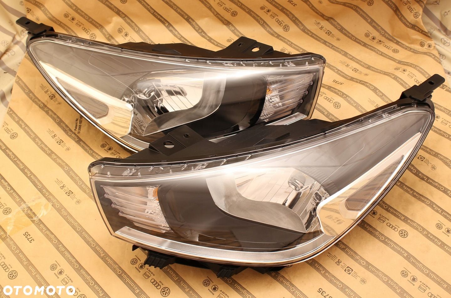KIA RIO 4 IV 17 LAMPA PRZÓD ZWYKŁA LEWA  PRAWA - 1