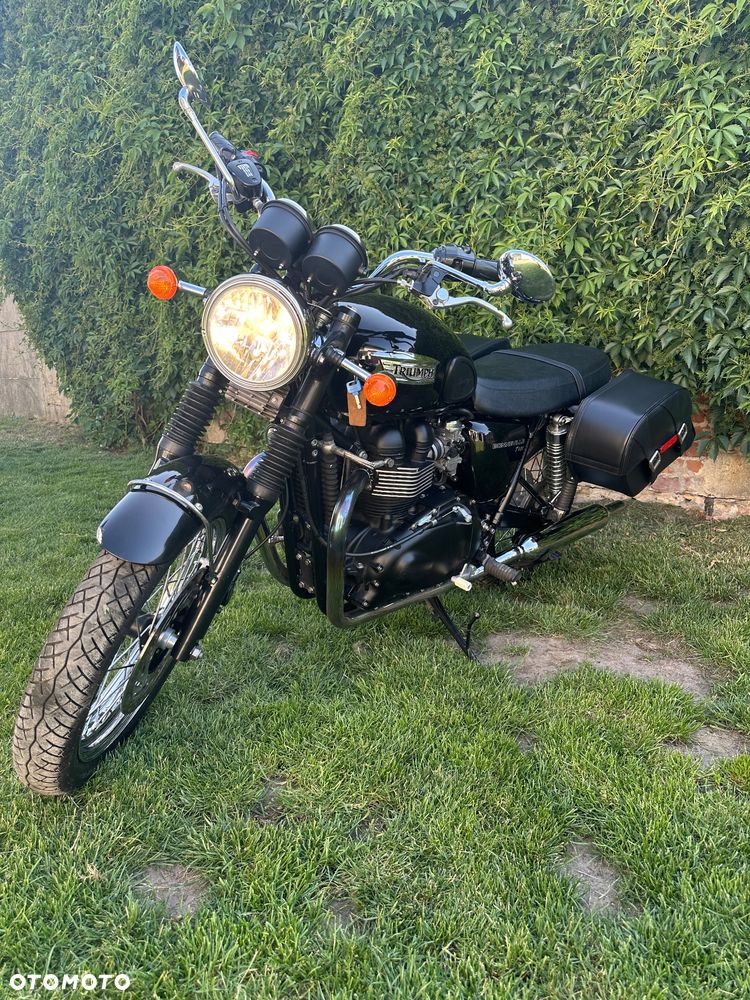 Triumph Bonneville - 4