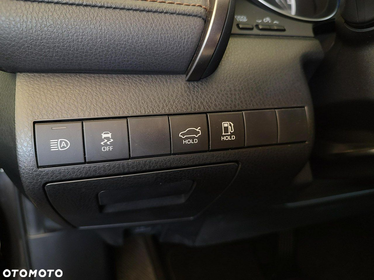 Toyota Camry - 12