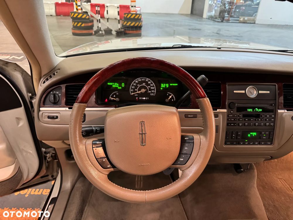 Lincoln Town Car 4.6 Signature - 26