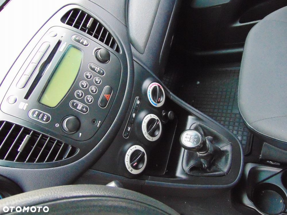 RADIO FABRYCZNE CD MP3 ORYGINALNE HYUNDAI I10 EUROPA - 1