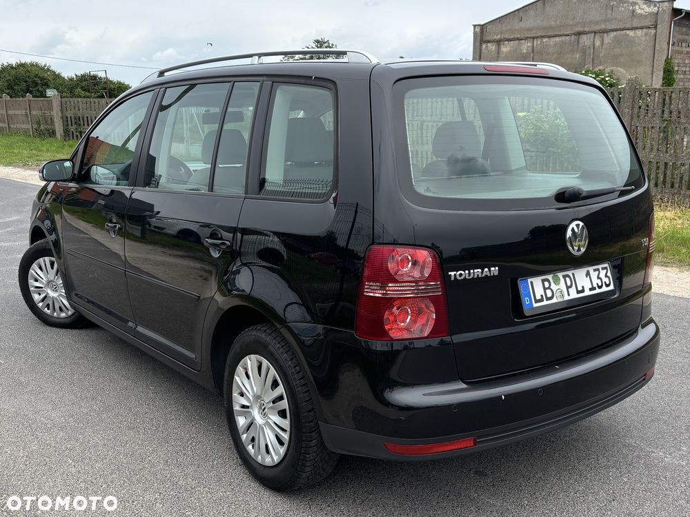 Volkswagen Touran - 4