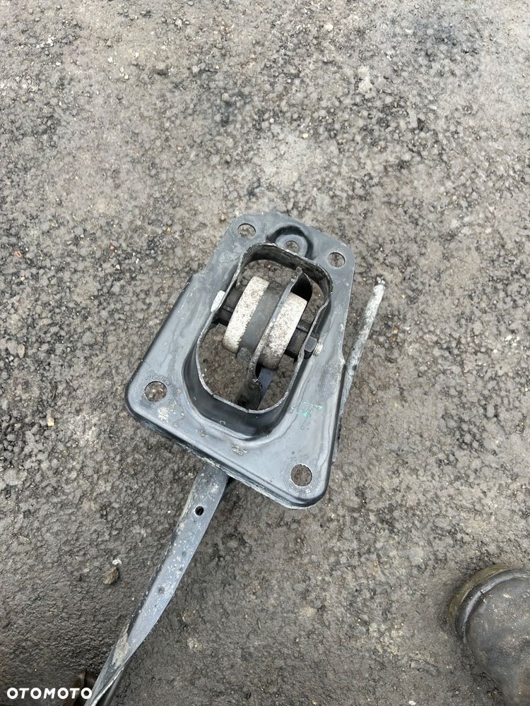 Volkswagen Sportsvan zawieszenie tylne kompletne belka ośka tył zwrotnice bez rdzy - 10