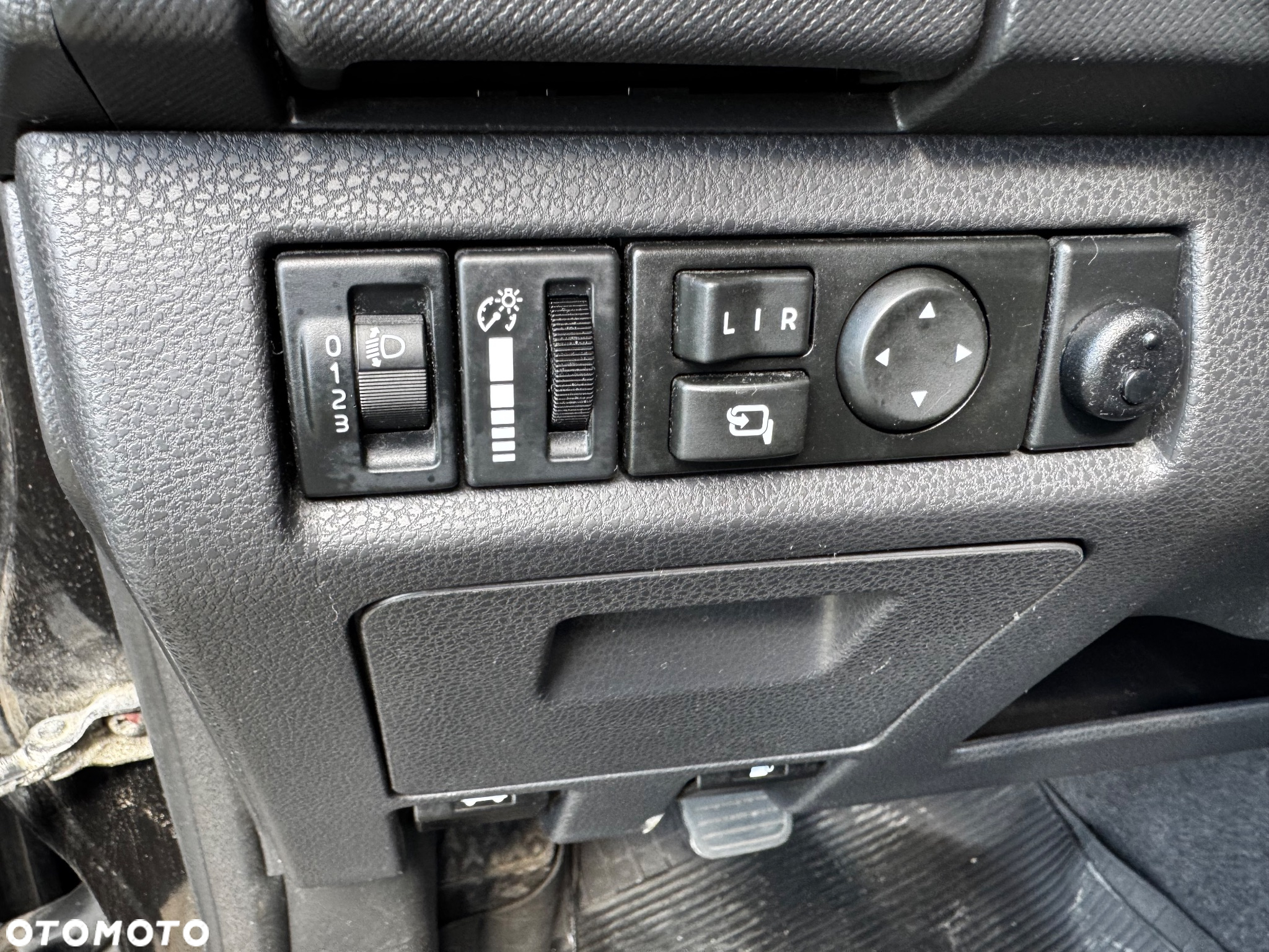Isuzu D-Max 2.5 DC LS - 12