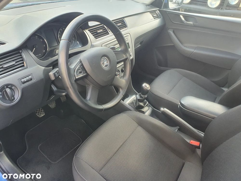 Skoda RAPID 1.2 TSI Ambition - 27
