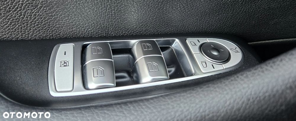Mercedes-Benz Klasa E 220 d 9G-TRONIC - 39