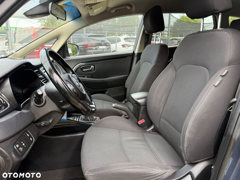 Kia Carens - 7