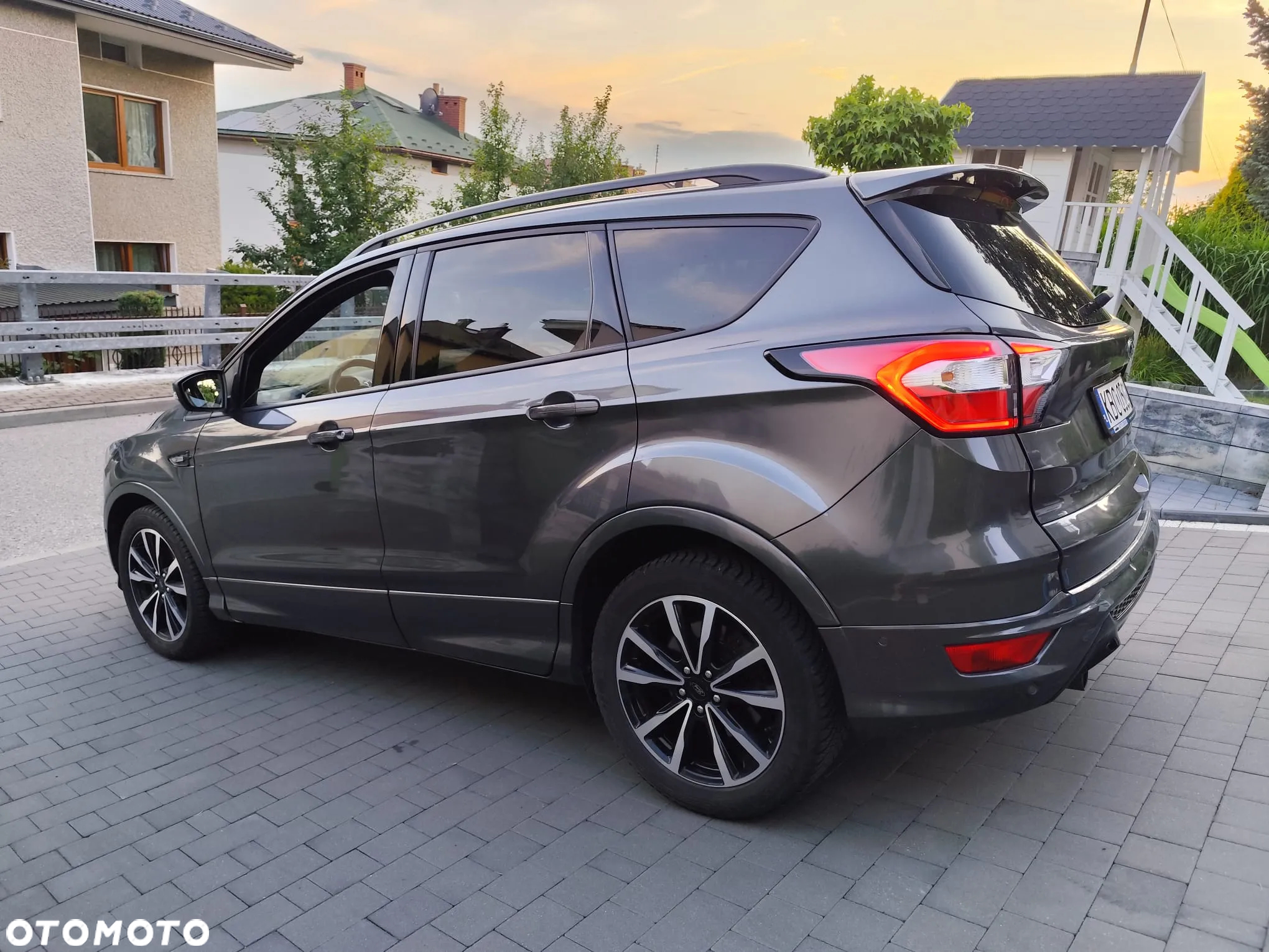 Ford Kuga 1.5 EcoBoost 4x4 ST-Line - 4