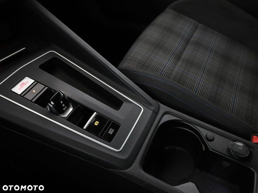 Volkswagen Golf - 32