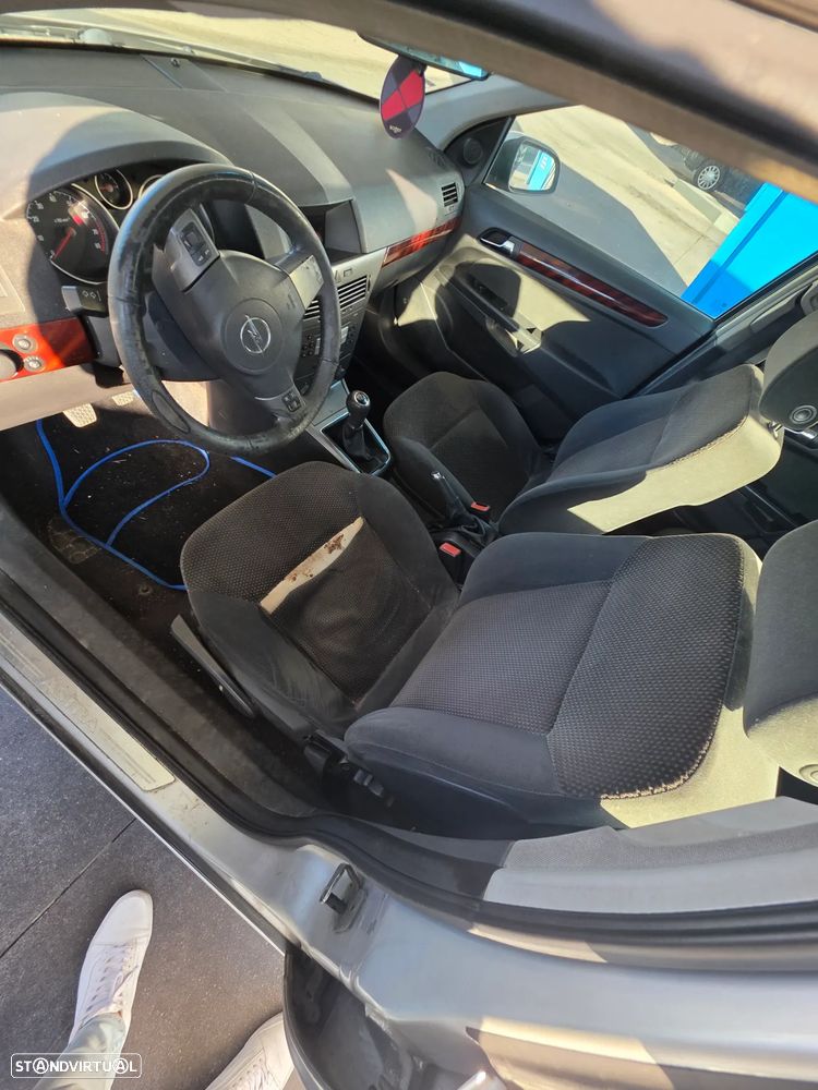 Opel Astra Caravan - 8