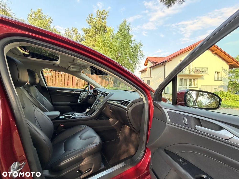Ford Fusion 2.0 EcoBoost Titanium - 24