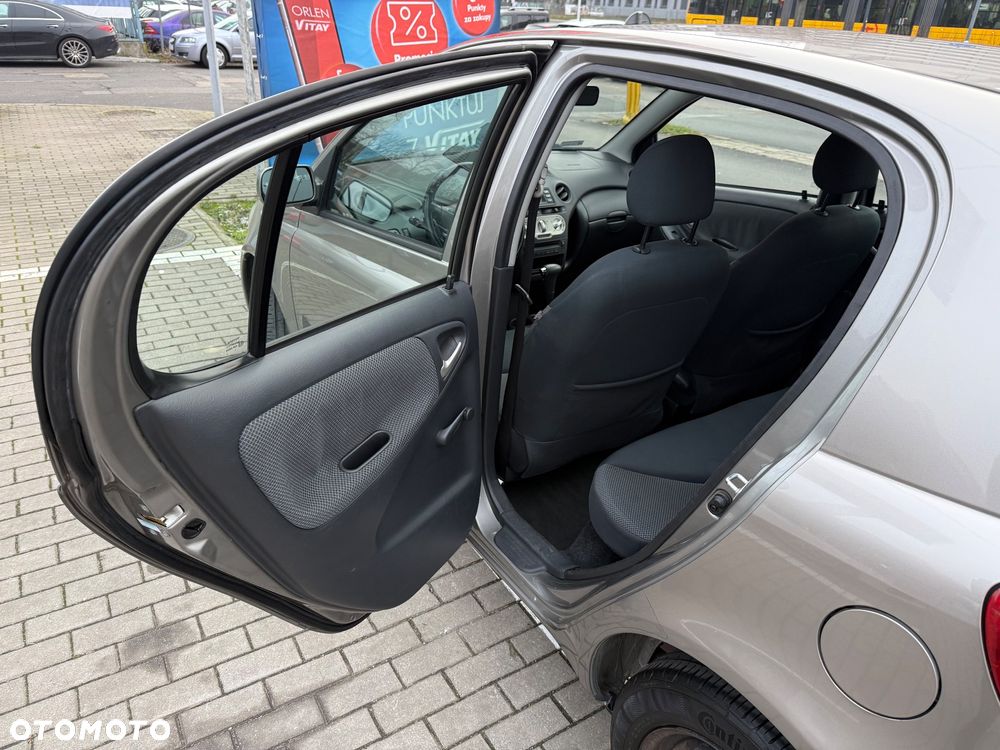 Toyota Yaris - 15