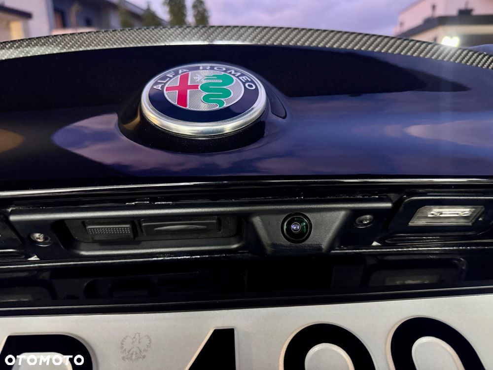 Alfa Romeo Giulia 2.9 V6 Bi-Turbo AT8 Quadrifoglio - 30