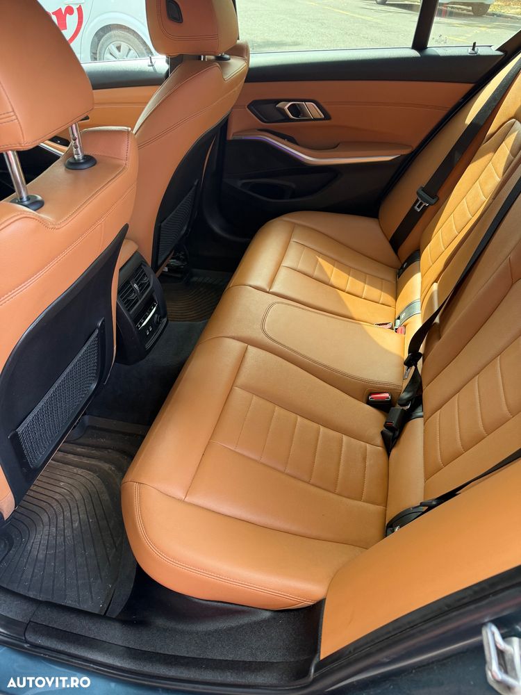 BMW Seria 3 320i xDrive AT - 13