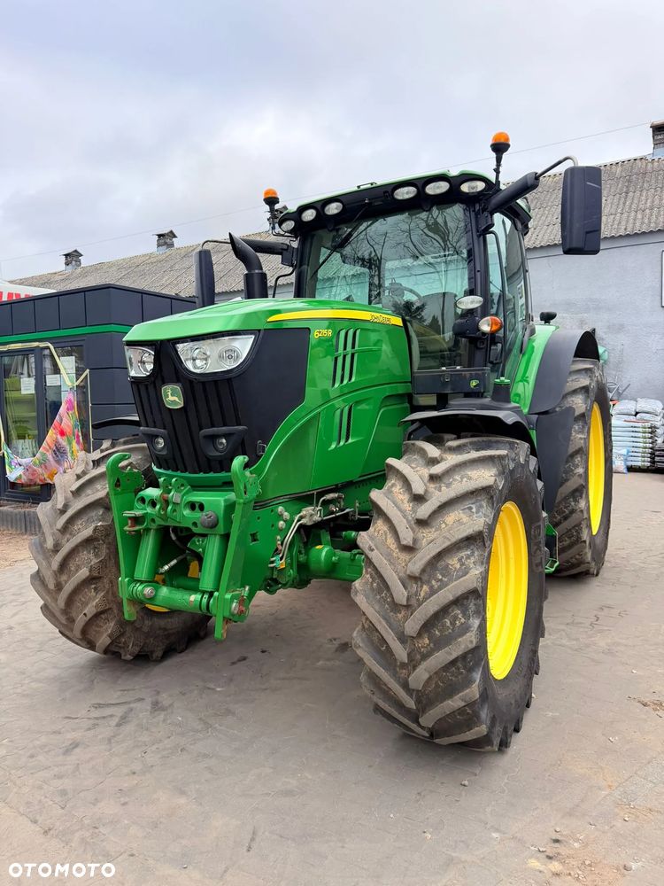 John Deere 6215R - 10