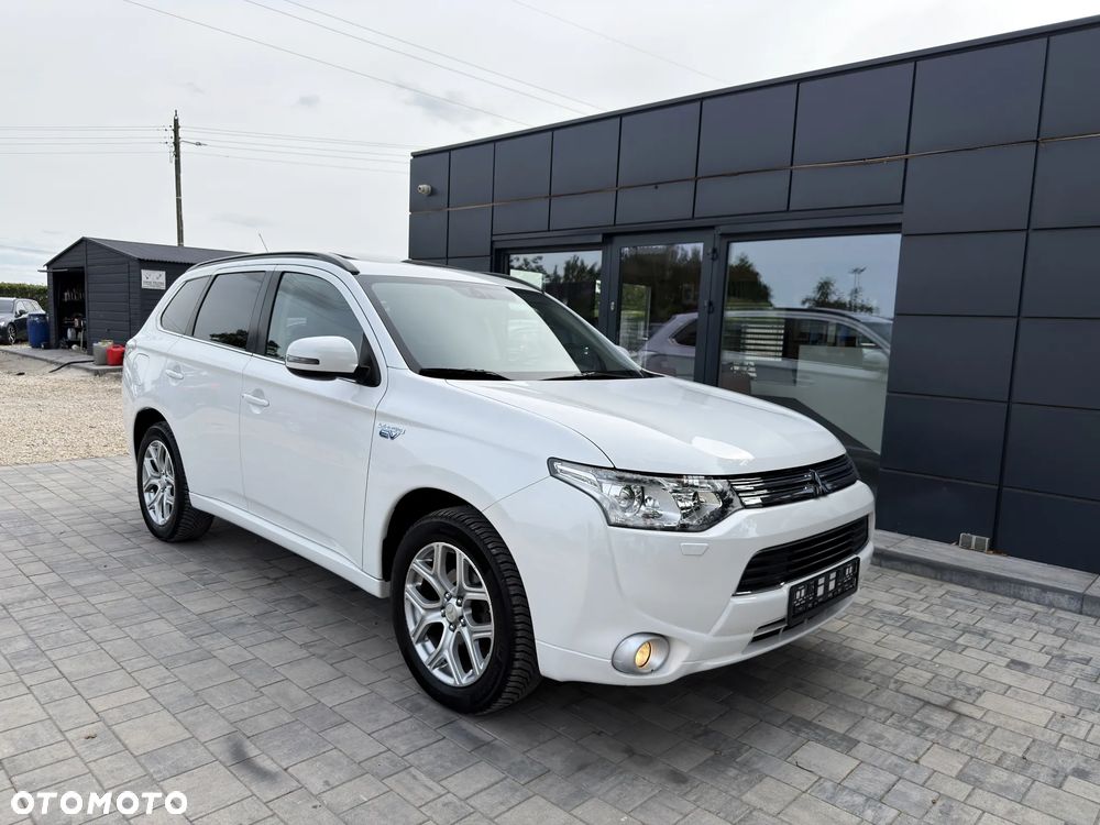 Mitsubishi Outlander Instyle NAVI + - 11