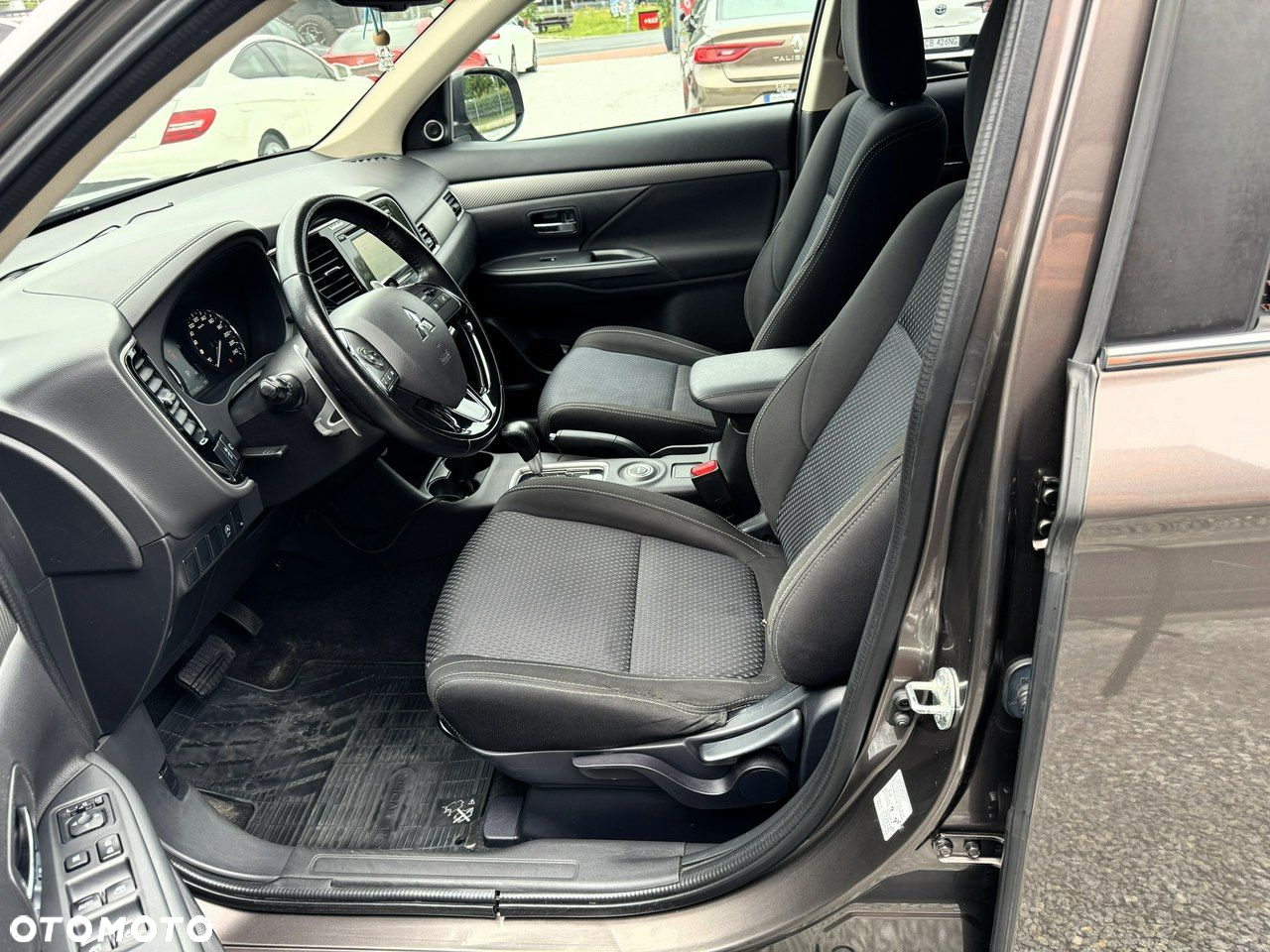 Mitsubishi Outlander 2.0 Intense + 4WD CVT - 11