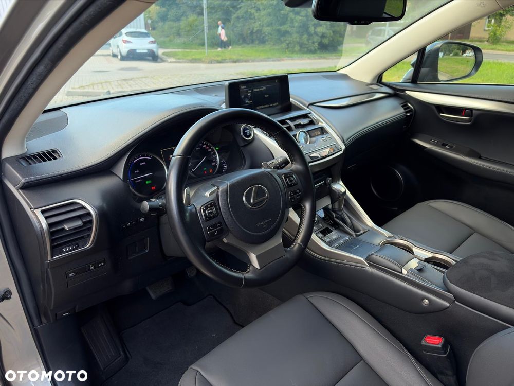 Lexus NX 300h Style Edition - 16